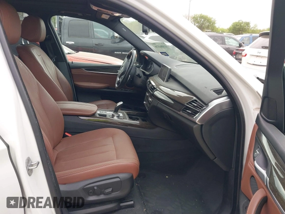 2018 BMW X5 xDrive35i with VIN 5UXKR0C51J0X91452, listed as a IAAI auction lot 41886539 with 39,521 mi miles. Bid and sale history available at carsss.com. Image 5.