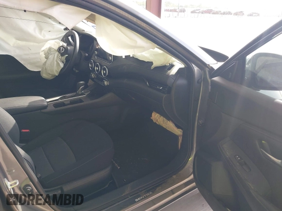 2024 Nissan Sentra SV z VIN 3N1AB8CVXRY276051, wystawiony jako IAAI lot #39739761 z przebiegiem 3 508 mil mil oraz . Historia ofert i sprzedaży dostępna na DreamBid. Obrazek 5.