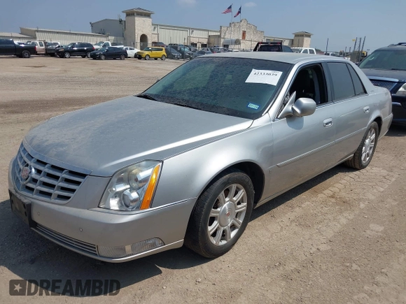 2008 Cadillac DTS 1SA z VIN 1G6KD57Y38U161178, wystawiony jako IAAI lot #42333039 z przebiegiem 116 469 mil mil oraz . Historia ofert i sprzedaży dostępna na DreamBid. Obrazek 2.