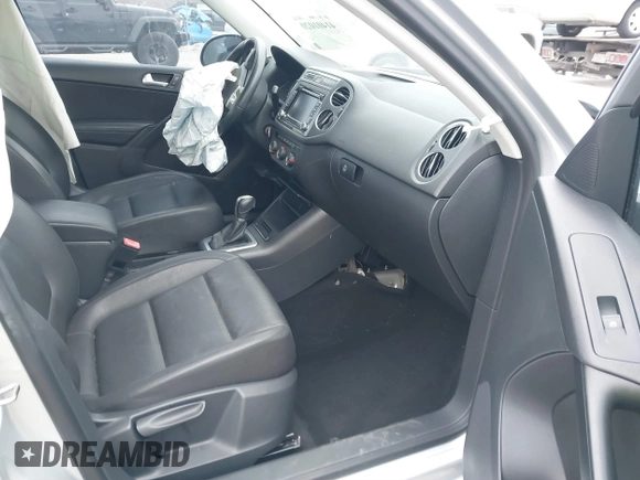 2015 Volkswagen Tiguan SE with VIN WVGAV7AX5FW592216, listed as a IAAI auction lot 41401020 with 110,726 mi miles and . Bid and sale history available at DreamBid. Image 5.