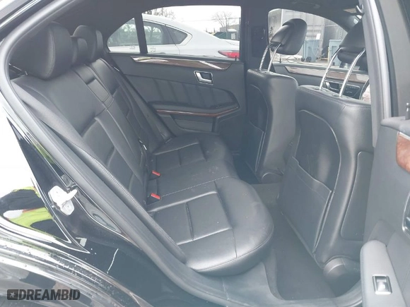 2013 Mercedes-Benz E-Class E 350 Luxury with VIN WDDHF5KB5DA672817, listed as a IAAI auction lot 41588858 with 116,506 mi miles. Bid and sale history available at carsss.com. Image 8.