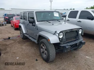 2016 Jeep Wrangler Unlimited Sahara z VIN 1C4BJWEGXGL280016, wystawiony jako IAAI lot #42620102 z przebiegiem 128 232 mil mil oraz . Historia ofert i sprzedaży dostępna na DreamBid. Obrazek 1.