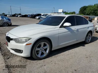 2015 BMW 3 Series 328i xDrive z VIN WBA3B5C56FF961054, wystawiony jako Copart lot #61986895 z przebiegiem 179 467 mil mil oraz Czysty tytuł • Clean title. Historia ofert i sprzedaży dostępna na DreamBid. Obrazek 1.
