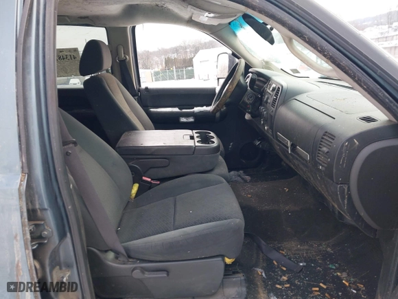 2007 Chevrolet Silverado 1500 LT w/1LT with VIN 2GCEK13M171527788, listed as a IAAI auction lot 41348280 with 136,305 mi miles. Bid and sale history available at carsss.com. Image 5.