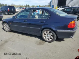 2001 BMW 3 Series 325i with VIN WBAAV334X1FU92599, listed as a Copart auction lot 52724155 with 82,156 mi miles and Clean Title. Bid and sale history available at carsss.com. Image 2.