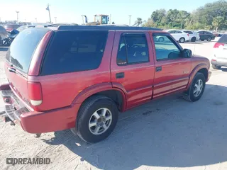 2001 Oldsmobile Bravada with VIN 1GHDT13W512108175, listed as a IAAI auction lot 41533600 with 178,558 mi miles. Bid and sale history available at carsss.com. Image 4.