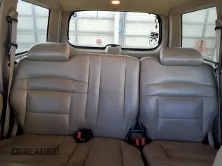 2000 Ford Explorer z VIN 1FMZU75E8YZA63925, wystawiony jako Copart lot #88376205 z przebiegiem 317 731 mil mil oraz Czysty tytuł • Clean title. Historia ofert i sprzedaży dostępna na DreamBid. Obrazek 10.
