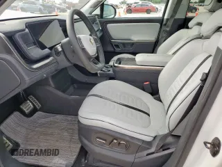 2023 Rivian R1S Adventure z VIN 7PDSGABA4PN026056, wystawiony jako Copart lot #56892495 z przebiegiem Nie podano mil oraz Szkoda całkowita • Salvage title. Historia ofert i sprzedaży dostępna na DreamBid. Obrazek 7.