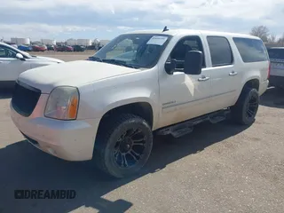 2011 GMC Yukon XL Denali with VIN 1GKS2MEF0BR182132, listed as a IAAI auction lot 41690259 with 204,365 mi miles. Bid and sale history available at carsss.com. Image 2.