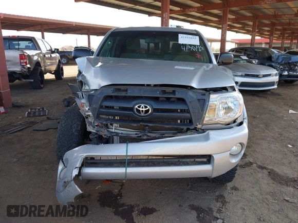 2008 Toyota Tacoma z VIN 5TEUU42N28Z563570, wystawiony jako IAAI lot #42193035 z przebiegiem 226 673 mil mil oraz . Historia ofert i sprzedaży dostępna na DreamBid. Obrazek 6.