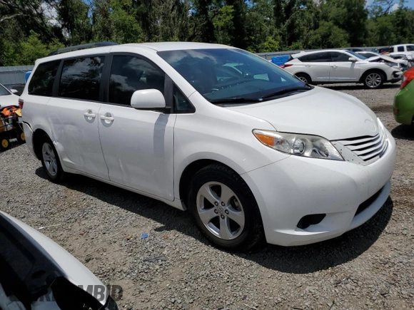 2015 Toyota Sienna LE AAS with VIN 5TDKK3DC1FS660904, listed as a Copart auction lot 61418275 with 132,056 mi miles and Salvage title. Bid and sale history available at DreamBid. Image 4.