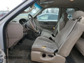 2001 Ford F-150 XL z VIN 1FTRX17W81NA56565, wystawiony jako Copart lot #45876055 z przebiegiem 241 522 mil mil oraz Szkoda całkowita • Salvage title. Historia ofert i sprzedaży dostępna na DreamBid. Obrazek 7.