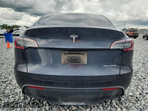 2024 Tesla Model Y Long Range with VIN 7SAYGDEE9RA255688, listed as a Copart auction lot 58918665 with 21,302 mi miles and Salvage title. Bid and sale history available at DreamBid. Image 6.