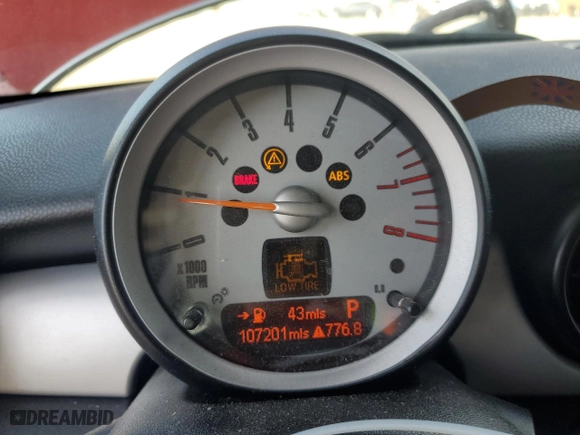 2010 MINI Cooper Hardtop with VIN WMWMF3C52ATZ63438, listed as a Copart auction lot 54424245 with 107,201 mi miles and Clean Title. Bid and sale history available at carsss.com. Image 9.
