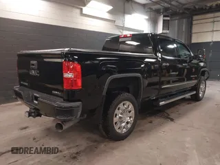 2019 GMC Sierra 2500HD Denali with VIN 1GT12SEY6KF105182, listed as a IAAI auction lot 41522040 with 47,124 mi miles. Bid and sale history available at carsss.com. Image 4.