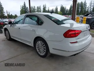 2016 Volkswagen Passat SE z VIN 1VWBT7A32GC057162, wystawiony jako IAAI lot #42287908 z przebiegiem 32 127 mil mil oraz . Historia ofert i sprzedaży dostępna na DreamBid. Obrazek 3.