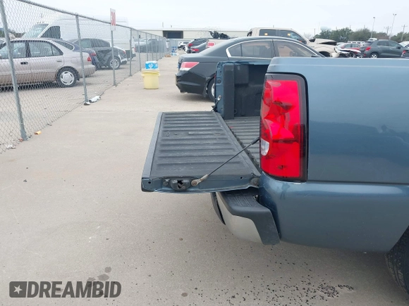 2006 Chevrolet Silverado 1500 LT1 with VIN 2GCEK13Z961322732, listed as a IAAI auction lot 41569252 with 306,896 mi miles. Bid and sale history available at carsss.com. Image 18.