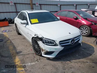 2019 Mercedes-Benz C 300 z VIN 55SWF8DB0KU308453, wystawiony jako IAAI lot #42018308 z przebiegiem 43 850 mil mil oraz . Historia ofert i sprzedaży dostępna na DreamBid. Obrazek 1.