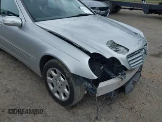 2005 Mercedes-Benz C 320 z VIN WDBRF84J85F567356, wystawiony jako IAAI lot #42377444 z przebiegiem 221 225 mil mil oraz . Historia ofert i sprzedaży dostępna na DreamBid. Obrazek 6.