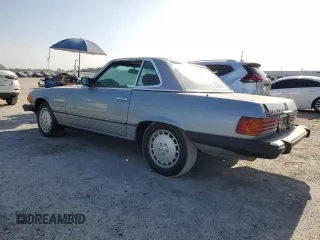 1984 Mercedes-Benz 380 SL z VIN WDBBA45A8EA001735, wystawiony jako Copart lot #60427655 z przebiegiem 100 375 mil mil oraz Czysty tytuł • Clean title. Historia ofert i sprzedaży dostępna na DreamBid. Obrazek 2.