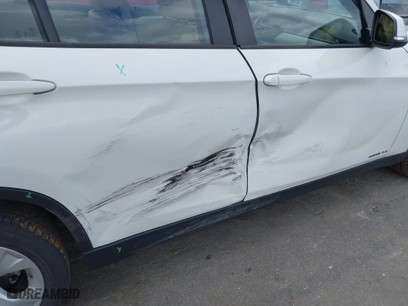2015 BMW X1 sDrive28i with VIN WBAVM1C50FV314957, listed as a IAAI auction lot 41816402 with 148,410 mi miles. Bid and sale history available at carsss.com. Image 6.