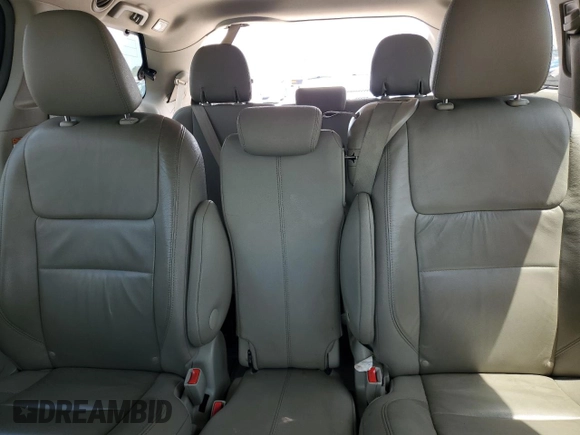 2017 Toyota Sienna XLE Auto Access Seat z VIN 5TDYZ3DC4HS777756, wystawiony jako Copart lot #54492365 z przebiegiem 183 890 mil mil oraz Czysty tytuł • Clean title. Historia ofert i sprzedaży dostępna na DreamBid. Obrazek 10.