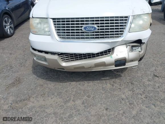 2005 Ford Expedition Eddie Bauer with VIN 1FMFU17525LA68887, listed as a IAAI auction lot 41882254 with 207,010 mi miles. Bid and sale history available at carsss.com. Image 6.
