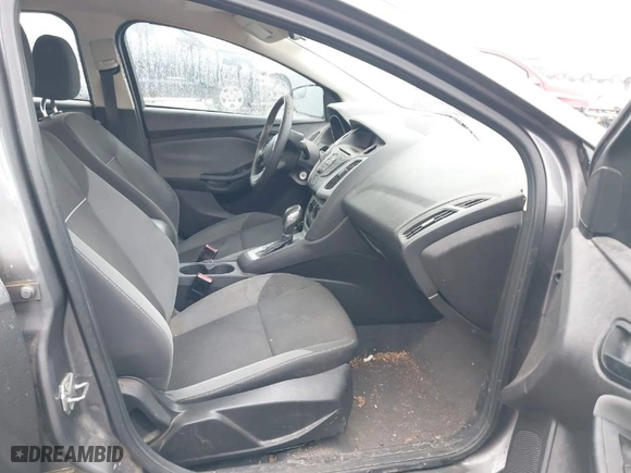 2012 Ford Focus SE with VIN 1FAHP3F2XCL145564, listed as a IAAI auction lot 41951612 with 189,207 mi miles. Bid and sale history available at carsss.com. Image 5.