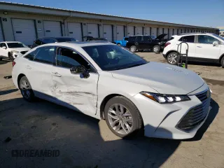2022 Toyota Avalon XLE z VIN 4T1AZ1FB4NU085980, wystawiony jako Copart lot #47639985 z przebiegiem 15 154 mil mil oraz Szkoda całkowita • Salvage title. Historia ofert i sprzedaży dostępna na DreamBid. Obrazek 4.