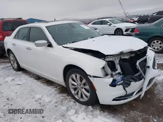 2016 Chrysler 300 with VIN 2C3CCAKGXGH142239, listed as a IAAI auction lot 41094789 with 88,516 mi miles. Bid and sale history available at carsss.com. Image 1.