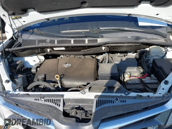 2018 Toyota Sienna XLE Auto Access Seat with VIN 5TDYZ3DC9JS960124, listed as a IAAI auction lot 41674758 with 109,021 mi miles. Bid and sale history available at carsss.com. Image 10.
