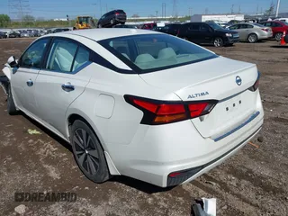2022 Nissan Altima SV with VIN 1N4BL4DV9NN339529, listed as a IAAI auction lot 42052823 with 62,558 mi miles and . Bid and sale history available at carsss.com. Image 3.