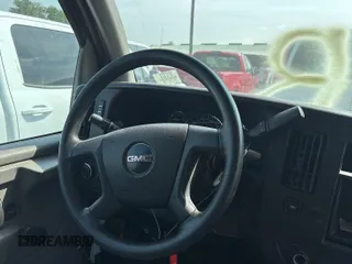 2012 GMC Savana Cargo z VIN 1GTW7FCA5C1201789, wystawiony jako IAAI lot #42438704 z przebiegiem 356 141 mil mil oraz . Historia ofert i sprzedaży dostępna na DreamBid. Obrazek 1.