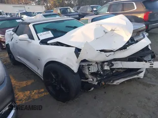 2017 Chevrolet Camaro 2LT z VIN 1G1FD3DSXH0108349, wystawiony jako IAAI lot #41762390 z przebiegiem 62 003 mil mil oraz . Historia ofert i sprzedaży dostępna na DreamBid. Obrazek 1.