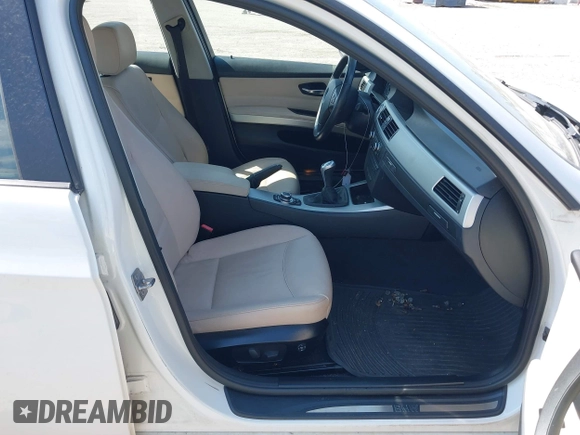 2011 BMW 3 Series 328i xDrive z VIN WBAPK5G52BNN51640, wystawiony jako IAAI lot #42017674 z przebiegiem Nie podano mil oraz . Historia ofert i sprzedaży dostępna na DreamBid. Obrazek 5.