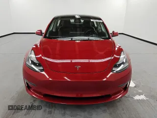 2022 Tesla Model 3 z VIN 5YJ3E1EA2NF289980, wystawiony jako Copart lot #55449825 z przebiegiem 90 137 mil mil oraz Szkoda całkowita • Salvage title. Historia ofert i sprzedaży dostępna na DreamBid. Obrazek 5.
