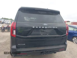 2025 Ford Expedition XLT с VIN 1FMJU1H86SEA17492, выставлен на аукционе IAAI как лот 42416154 с пробегом 2 890 миль миль и . История ставок и продаж доступна на DreamBid. Изображение 16.