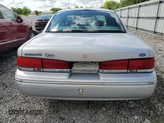 1997 Ford Crown Victoria z VIN 2FALP73W2VX179173, wystawiony jako Copart lot #57828405 z przebiegiem 251 598 mil mil oraz Szkoda całkowita • Salvage title. Historia ofert i sprzedaży dostępna na DreamBid. Obrazek 6.