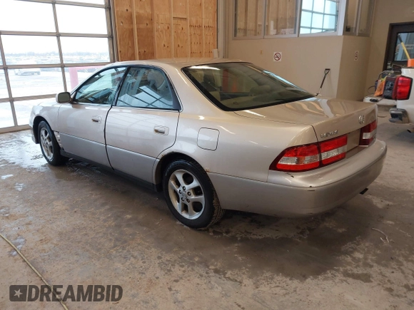 2001 Lexus ES 300 with VIN JT8BF28G510292961, listed as a IAAI auction lot 41584509 with 205,752 mi miles and . Bid and sale history available at DreamBid. Image 3.