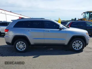 2016 Jeep Grand Cherokee Laredo z VIN 1C4RJFAG7GC392261, wystawiony jako IAAI lot #41890922 z przebiegiem 107 546 mil mil oraz . Historia ofert i sprzedaży dostępna na DreamBid. Obrazek 13.
