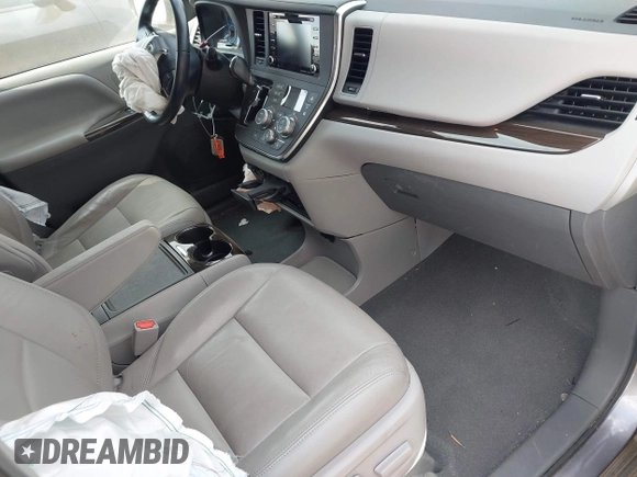 2019 Toyota Sienna XLE Auto Access Seat with VIN 5TDYZ3DC4KS015406, listed as a IAAI auction lot 42067648 with 81,070 mi miles. Bid and sale history available at carsss.com. Image 5.