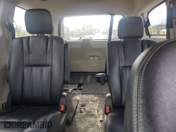 2016 Chrysler Town & Country Touring with VIN 2C4RC1BG4GR282061, listed as a Copart auction lot 68726324 with 139,247 mi miles and Clean Title. Bid and sale history available at DreamBid. Image 10.