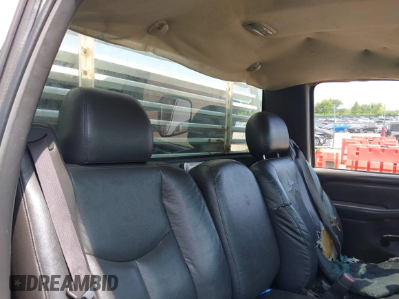 2006 Chevrolet Silverado 3500 SRW Wrk Trk z VIN 1GCHK34U36E213547, wystawiony jako IAAI lot #42521595 z przebiegiem 202 693 mil mil oraz . Historia ofert i sprzedaży dostępna na DreamBid. Obrazek 8.