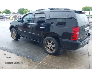 2007 Chevrolet Tahoe LT z VIN 1GNFC13077R275025, wystawiony jako IAAI lot #42255620 z przebiegiem 265 807 mil mil oraz . Historia ofert i sprzedaży dostępna na DreamBid. Obrazek 3.