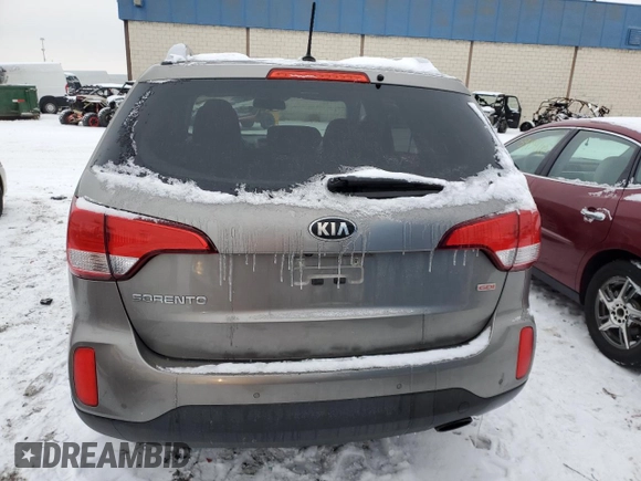 2014 Kia Sorento LX z VIN 5XYKT3A63EG470187, wystawiony jako Copart lot #88716075 z przebiegiem 111 478 mil mil oraz Szkoda całkowita • Salvage title. Historia ofert i sprzedaży dostępna na DreamBid. Obrazek 6.