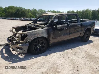 2022 Ram 1500 Limited z VIN 1C6SRFHM3NN402332, wystawiony jako Copart lot #54950825 z przebiegiem Nie podano mil oraz Nie do naprawy • Non repairable. Historia ofert i sprzedaży dostępna na DreamBid. Obrazek 1.