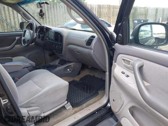 2004 Toyota Tundra SR5 with VIN 5TBDT44154S458664, listed as a IAAI auction lot 42215864 with 177,694 mi miles and . Bid and sale history available at DreamBid. Image 5.