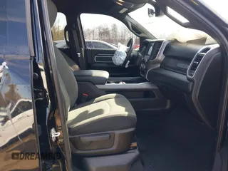 2019 Ram 2500 Big Horn with VIN 3C6UR5DJ7KG698782, listed as a IAAI auction lot 41661621 with 58,064 mi miles. Bid and sale history available at carsss.com. Image 5.