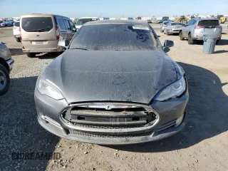 2013 Tesla Model S with VIN 5YJSA1CG9DFP09733, listed as a Copart auction lot 87739005 with 88,163 mi miles and Salvage title. Bid and sale history available at DreamBid. Image 5.