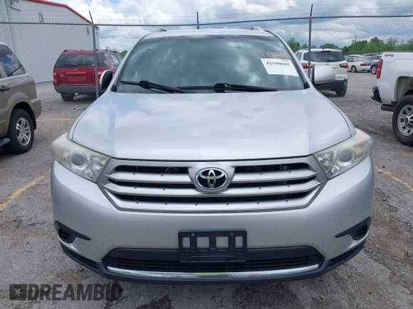 2013 Toyota Highlander with VIN 5TDZA3EH0DS037993, listed as a IAAI auction lot 42180685 with 212,729 mi miles and . Bid and sale history available at DreamBid. Image 6.